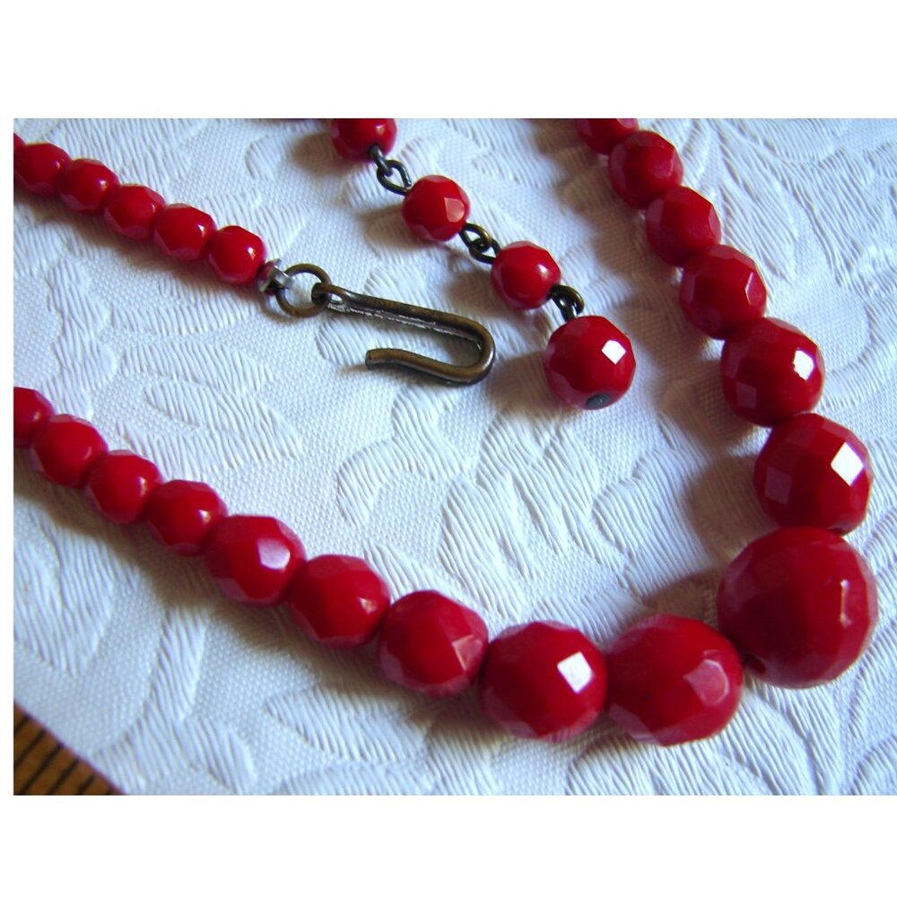 Vtg Dark Cherry Red Faceted Bead 13.5-15.5" Choker Necklace, Czech(?) Glass E58 - Picture 7 of 9